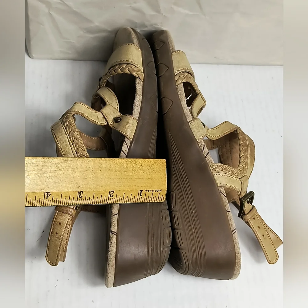 BareTrap Hasel 7.5M Tan Low Wedges Slingback Open Toe Sandals Casual
